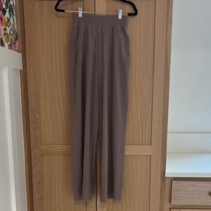 Swift Mid-Rise Wide-Leg Pant